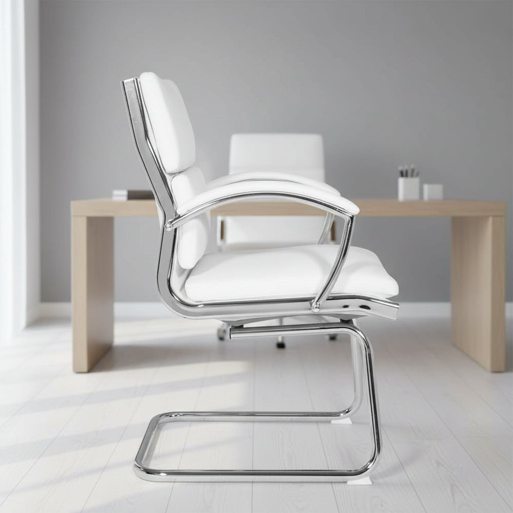 Chaise visiteur mi-dossier en similicuir